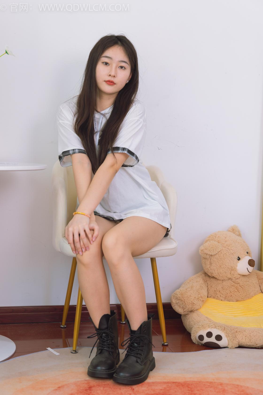 资讯|物恋传媒 &#8211; NO.1529期 《美兔》 马丁靴，黑棉袜[仅图片部分]，裸足，视频泡脚剪指甲剧情