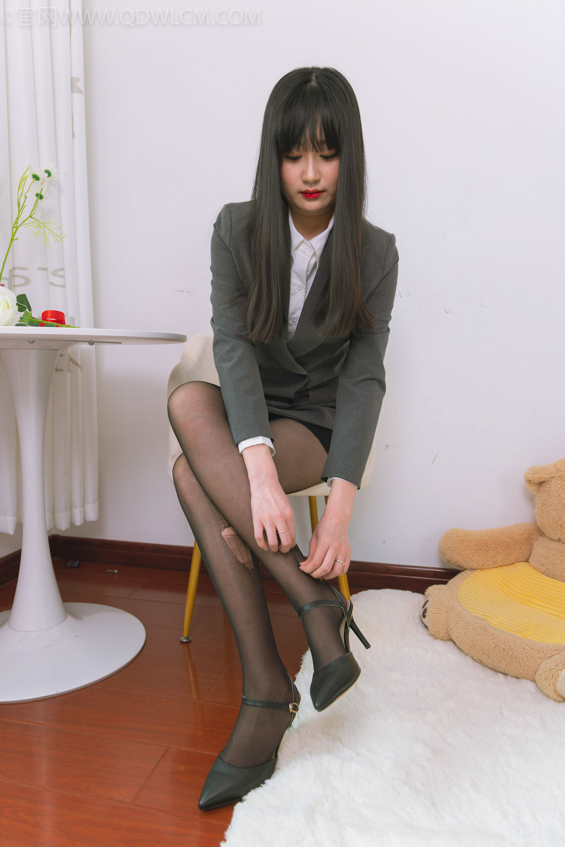 资讯|物恋传媒 &#8211; NO.1513期 《小敏》 高跟鞋，黑丝[脚尖加固款]，丝袜撕破