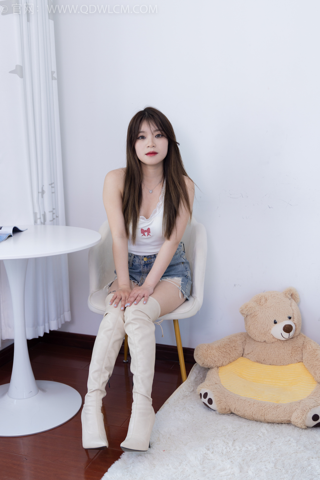 资讯|物恋传媒 &#8211; NO.1631期 《闪闪》 长靴，白棉袜，裸足[黑色指甲油]