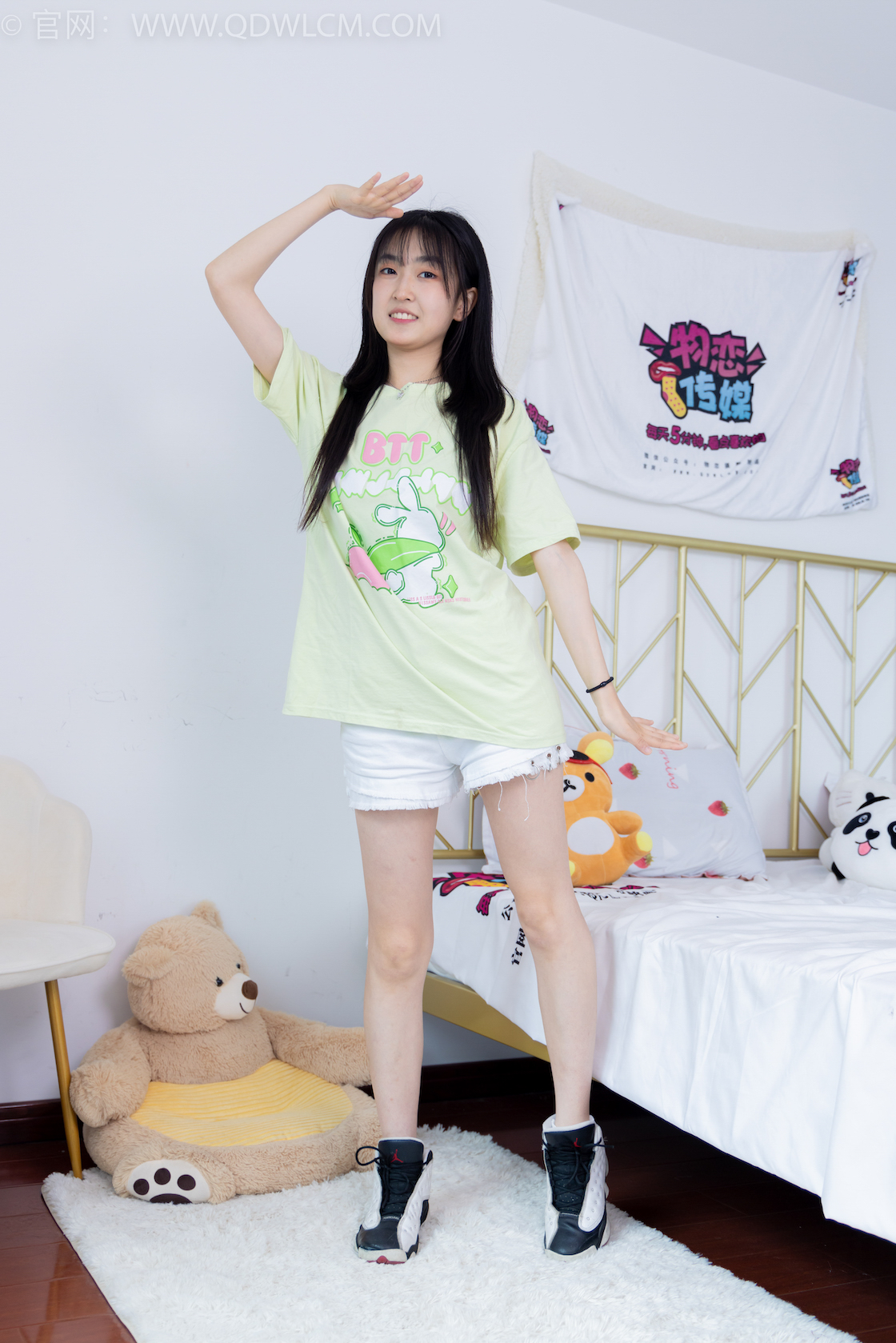 资讯|物恋传媒 &#8211; NO.1613期 《嘉木》 运动鞋，自然穿旧白棉袜，裸足