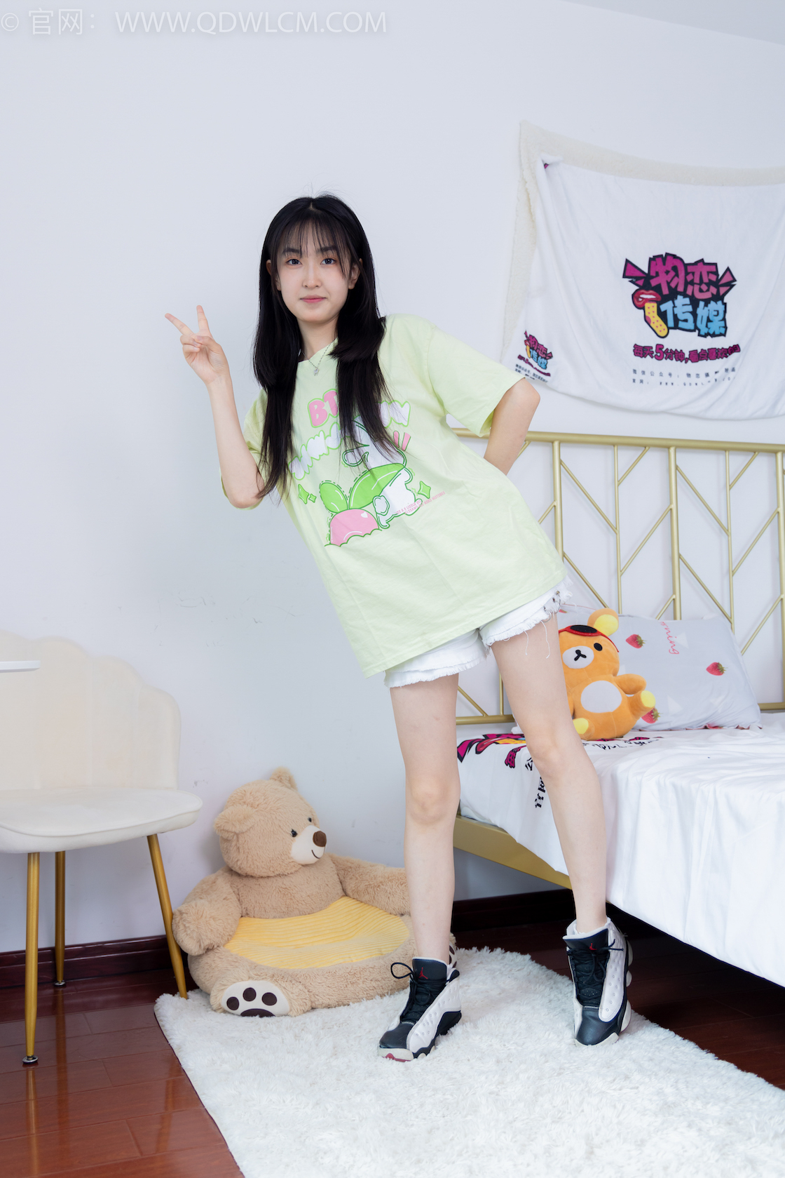 资讯|物恋传媒 &#8211; NO.1613期 《嘉木》 运动鞋，自然穿旧白棉袜，裸足