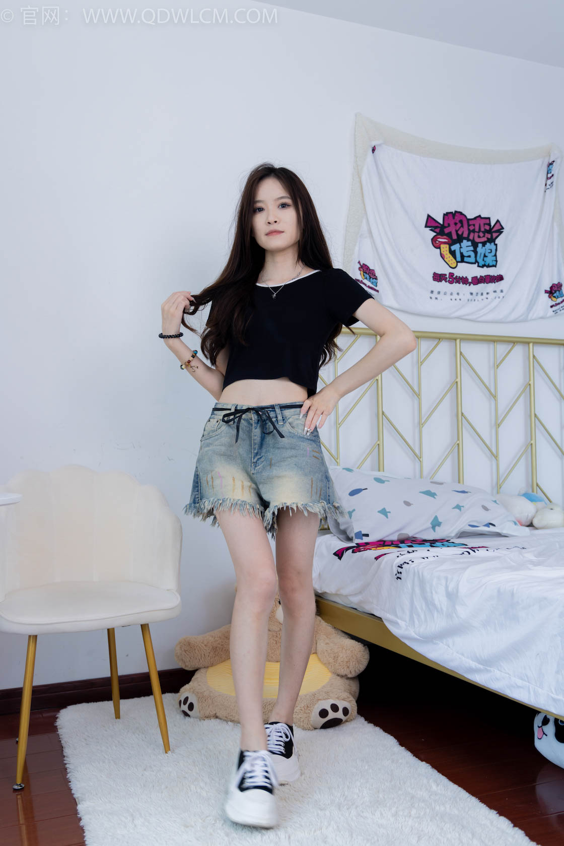 资讯|物恋传媒 &#8211; NO.1648期 《小奇》 板鞋，黑色棉船袜，裸足