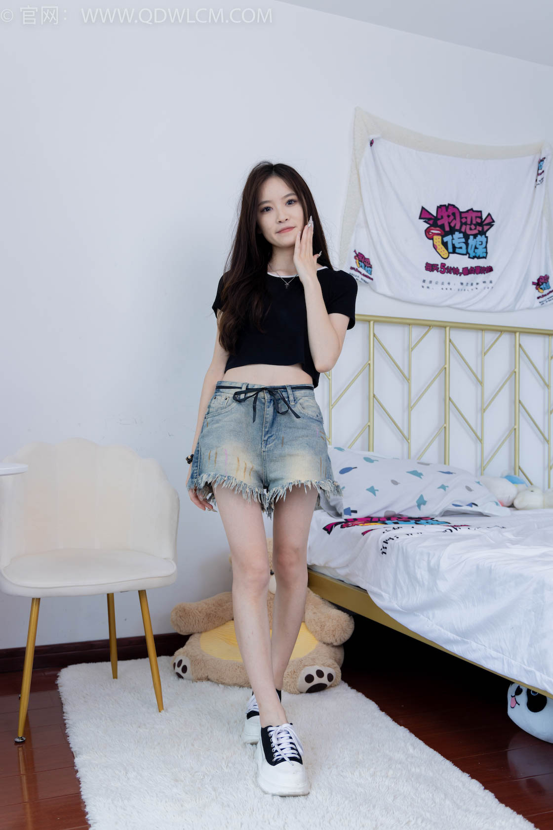 资讯|物恋传媒 &#8211; NO.1648期 《小奇》 板鞋，黑色棉船袜，裸足