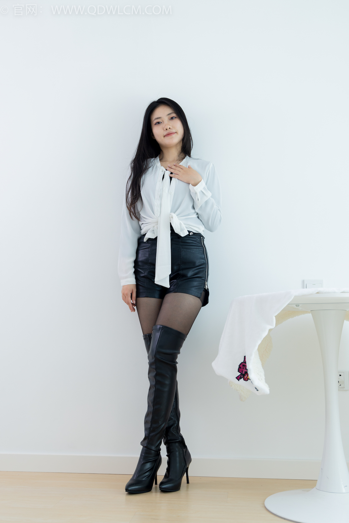 资讯|物恋传媒 &#8211; NO.1690期 《香香》 长靴，黑丝[脚尖加固款]