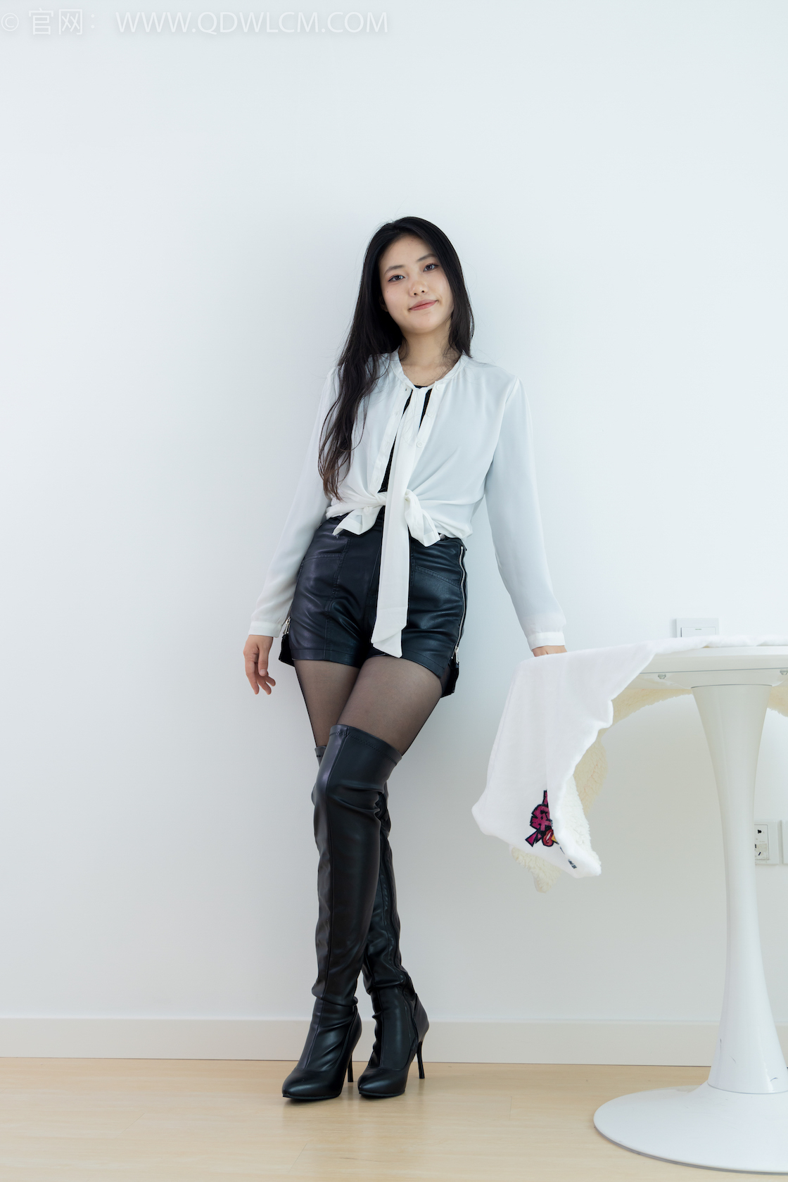 资讯|物恋传媒 &#8211; NO.1690期 《香香》 长靴，黑丝[脚尖加固款]