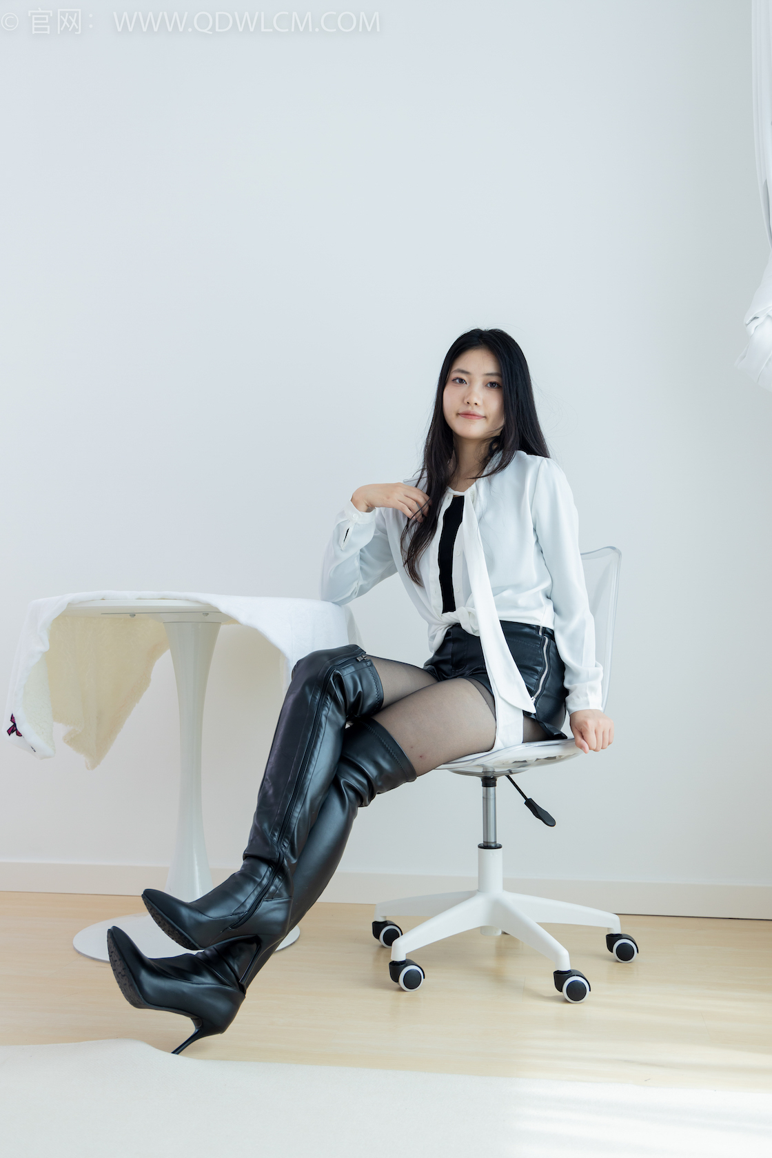 资讯|物恋传媒 &#8211; NO.1690期 《香香》 长靴，黑丝[脚尖加固款]