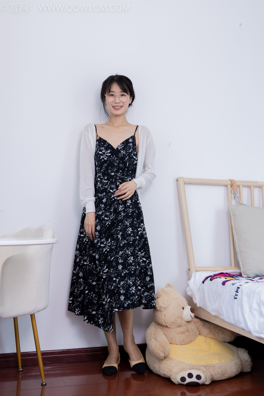 资讯|物恋传媒 &#8211; NO.1723期 《菜菜》 平底鞋，油亮肉丝[脚尖透明款]，皮筋绑脚老头乐挠脚心剧情