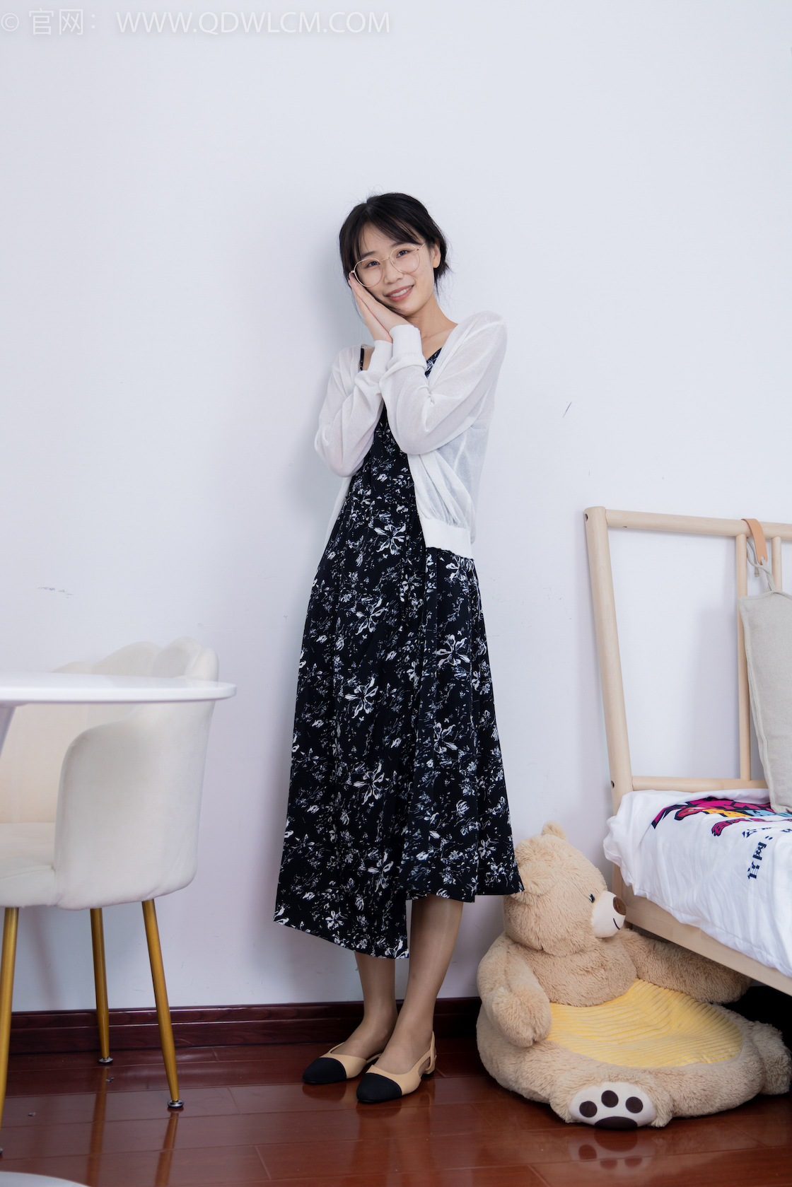 资讯|物恋传媒 &#8211; NO.1723期 《菜菜》 平底鞋，油亮肉丝[脚尖透明款]，皮筋绑脚老头乐挠脚心剧情