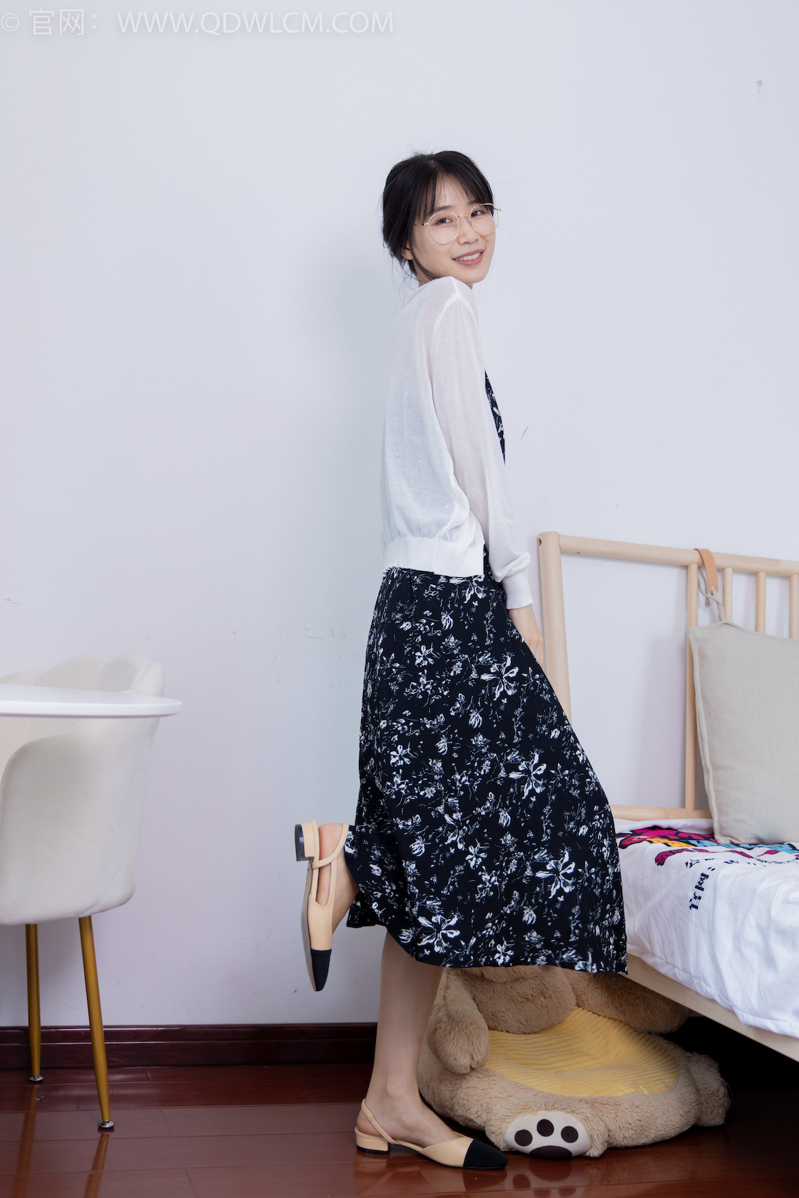 资讯|物恋传媒 &#8211; NO.1723期 《菜菜》 平底鞋，油亮肉丝[脚尖透明款]，皮筋绑脚老头乐挠脚心剧情