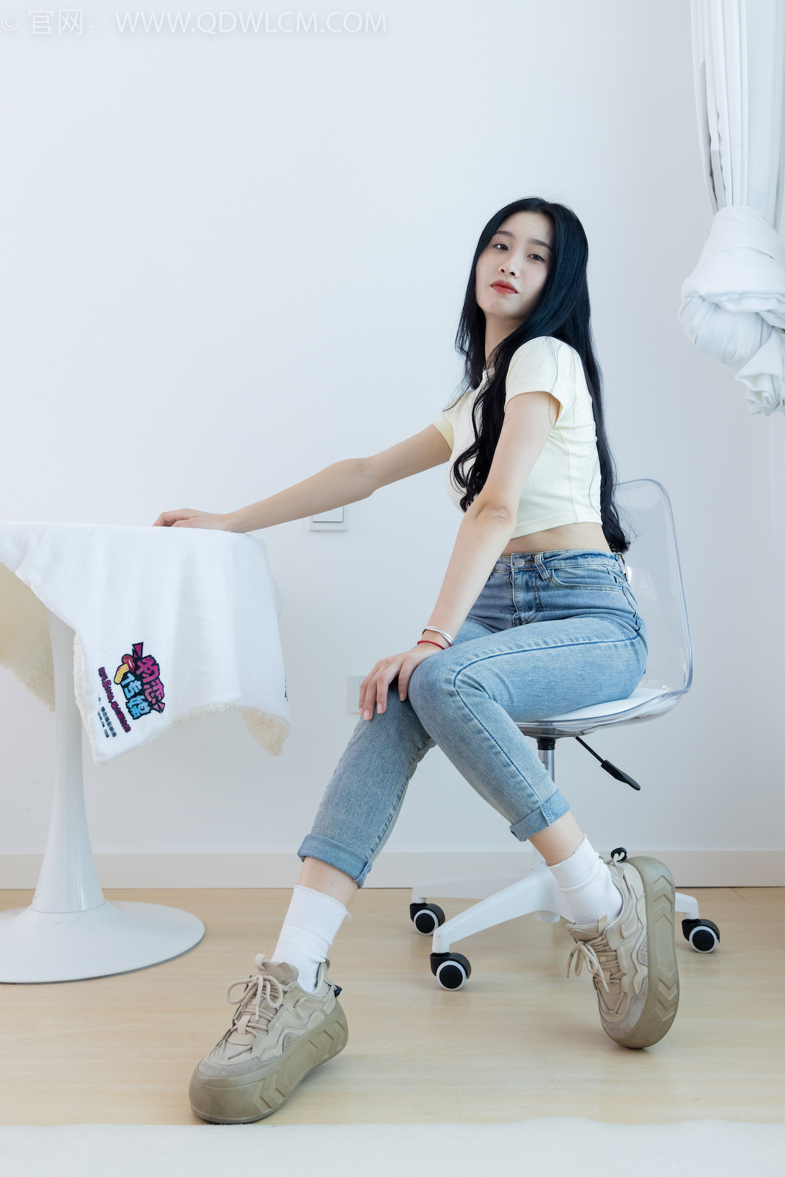 资讯|物恋传媒 &#8211; NO.1783期 《绒绒》 运动鞋，自然穿脏白棉袜[很脏]