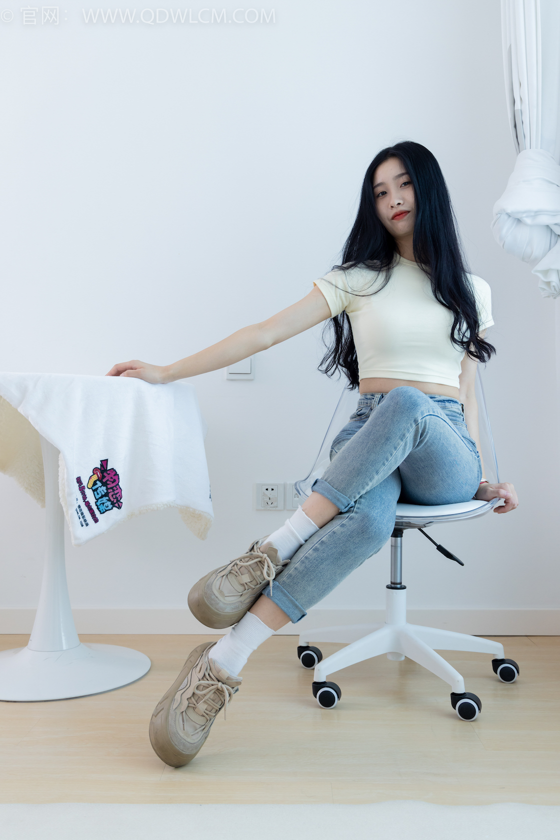 资讯|物恋传媒 &#8211; NO.1783期 《绒绒》 运动鞋，自然穿脏白棉袜[很脏]