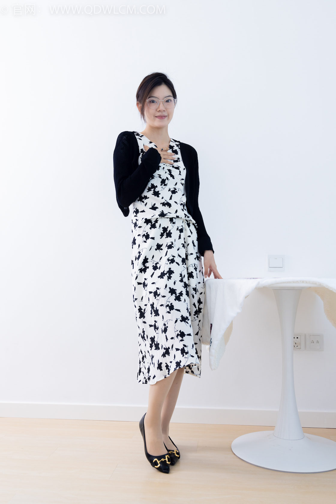 资讯|物恋传媒 &#8211; NO.1821期 《青黛》 平底鞋，肉丝[脚尖加固款]，裸足[红色美甲]