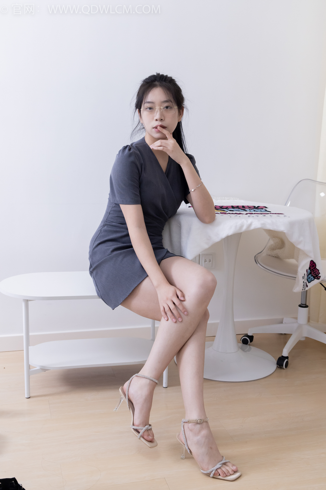 资讯|物恋传媒 &#8211; NO.1879期 《小谷》 三双高跟鞋，肉丝[脚尖微加固款]，裸足