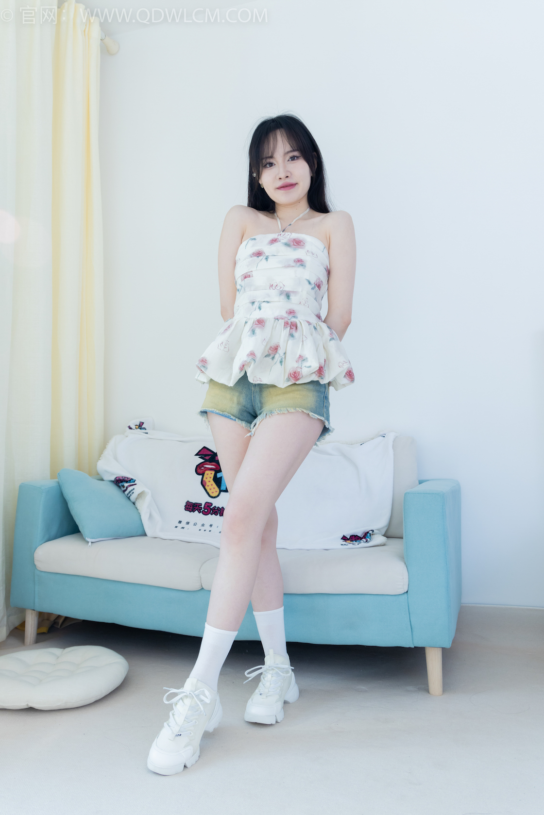 资讯|物恋传媒 &#8211; NO.1875期 《小酒》 运动鞋，白棉袜