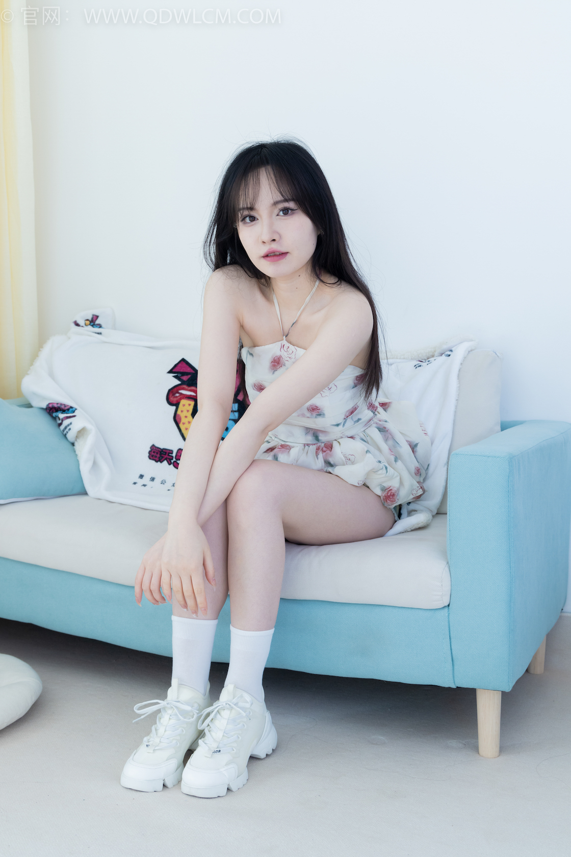 资讯|物恋传媒 &#8211; NO.1875期 《小酒》 运动鞋，白棉袜