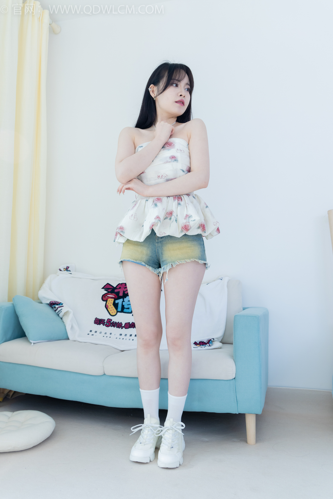 资讯|物恋传媒 &#8211; NO.1875期 《小酒》 运动鞋，白棉袜