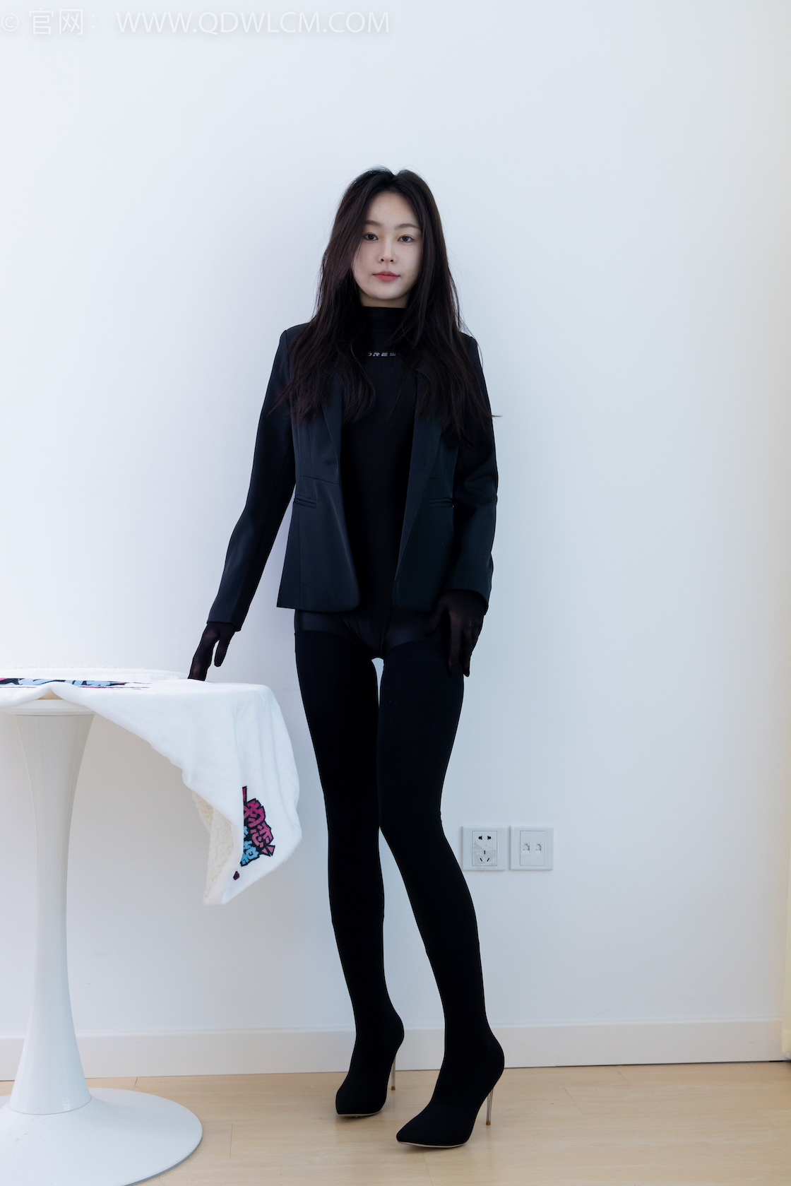 资讯|物恋传媒 &#8211; NO.1924期 《美兔》 高跟长靴，黑棉袜，黑色五指丝袜，紧身衣裤里丝