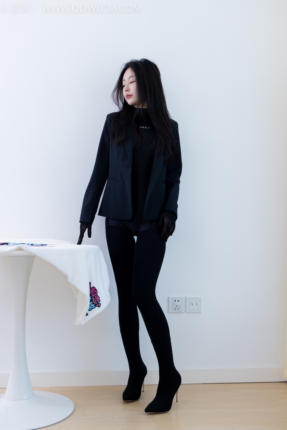 资讯|物恋传媒 &#8211; NO.1924期 《美兔》 高跟长靴，黑棉袜，黑色五指丝袜，紧身衣裤里丝