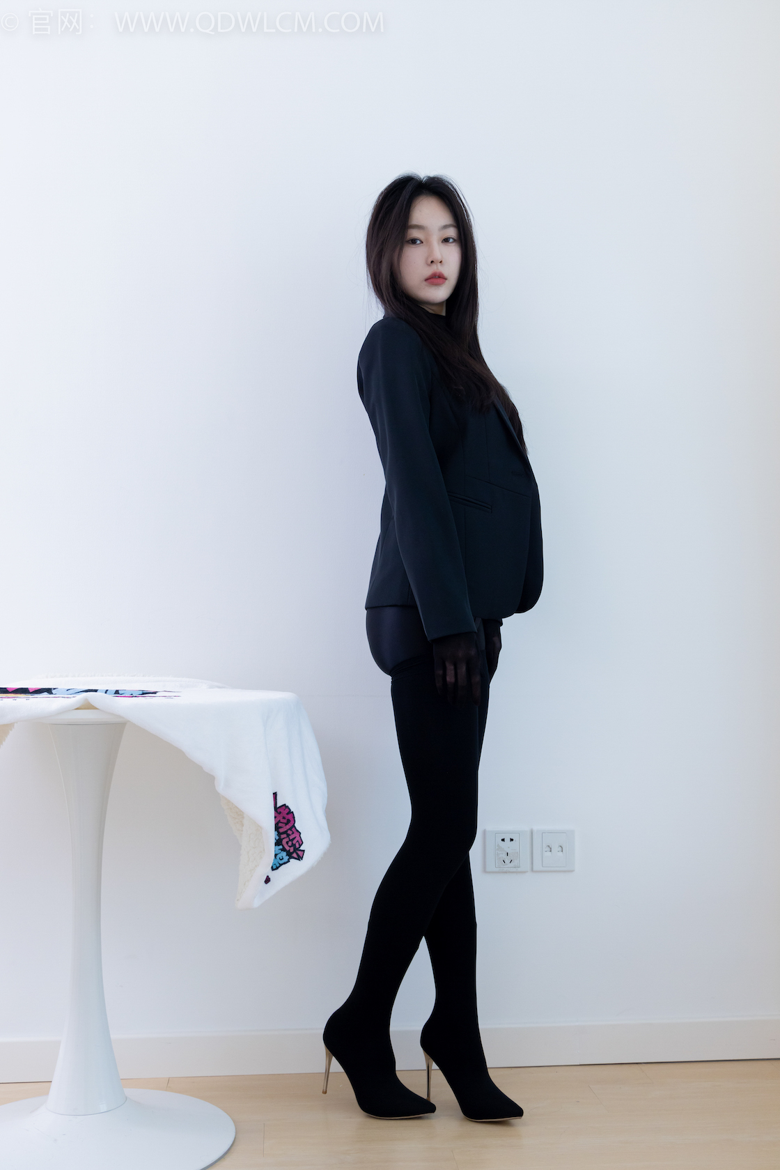 资讯|物恋传媒 &#8211; NO.1924期 《美兔》 高跟长靴，黑棉袜，黑色五指丝袜，紧身衣裤里丝