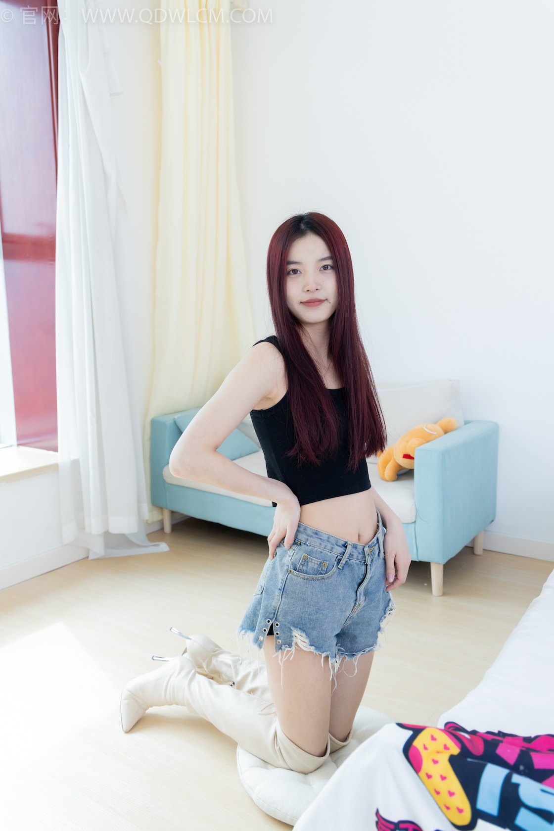 资讯|物恋传媒 &#8211; NO.1956期 《茯苓》 高跟长靴[数量较多]，短白棉袜，裸足