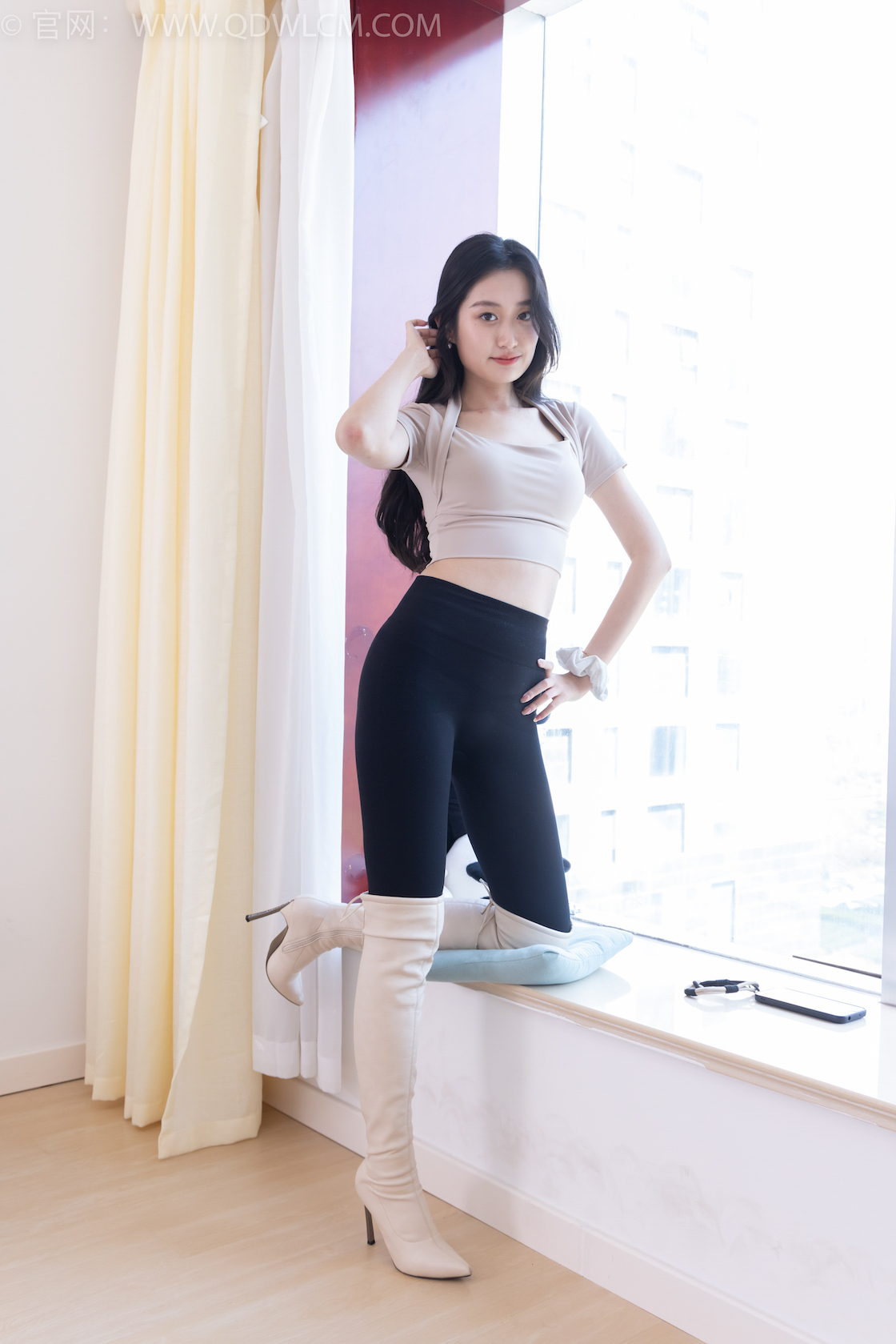 资讯|物恋传媒 &#8211; NO.1950期 《小敏》 长靴，短白棉袜，裸足