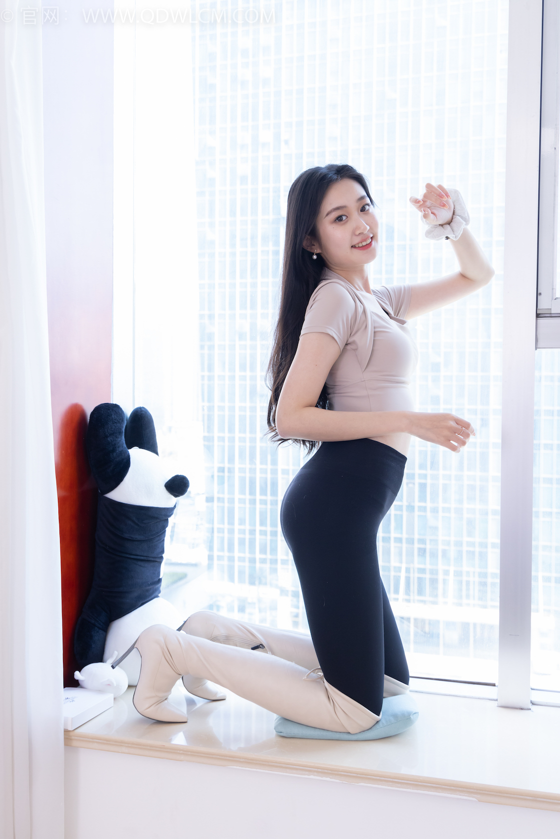 资讯|物恋传媒 &#8211; NO.1950期 《小敏》 长靴，短白棉袜，裸足