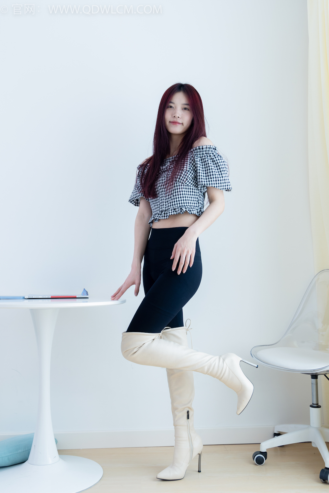 资讯|物恋传媒 &#8211; NO.1948期 《茯苓》 高跟长靴，短白棉袜，裸足