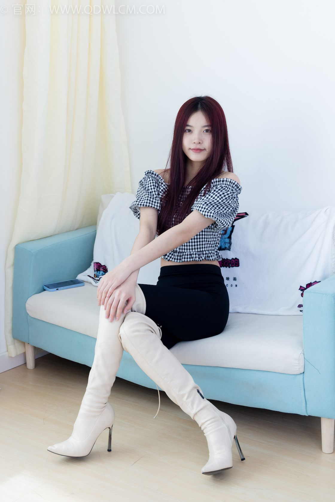 资讯|物恋传媒 &#8211; NO.1948期 《茯苓》 高跟长靴，短白棉袜，裸足