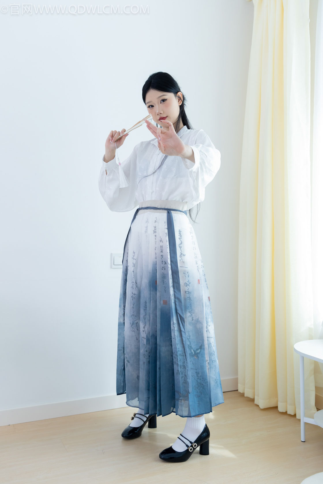 资讯|物恋传媒 &#8211; NO.1938期 《小竹》 高跟鞋，白棉袜，喝酒肚子疼揉肚子剧情