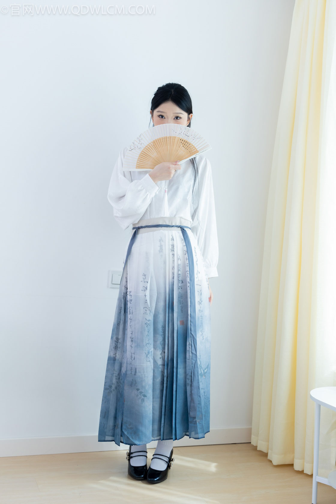 资讯|物恋传媒 &#8211; NO.1938期 《小竹》 高跟鞋，白棉袜，喝酒肚子疼揉肚子剧情