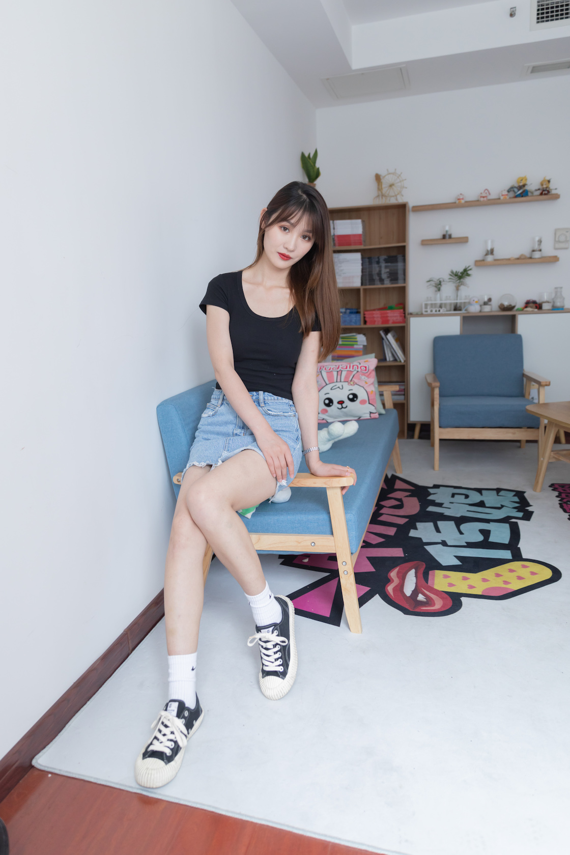 资讯|物恋传媒 &#8211; NO.836期 《琪琪》 帆布鞋，白棉袜，裸足