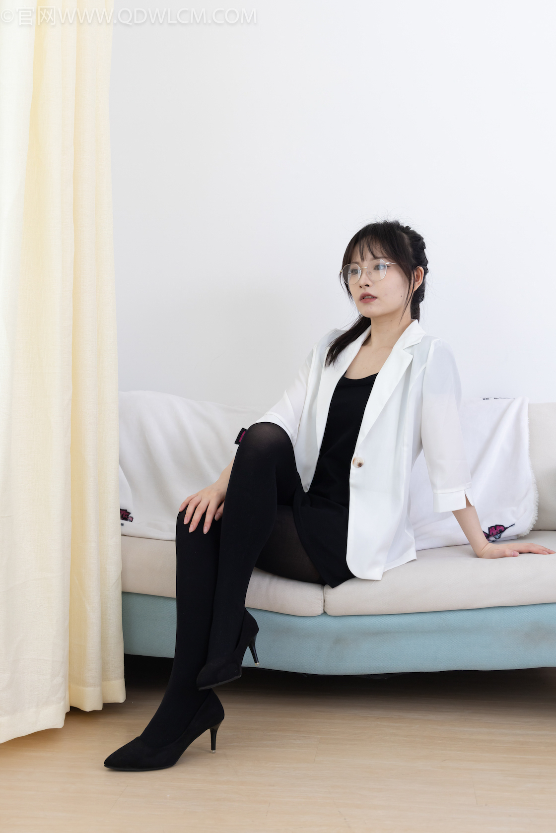 资讯|物恋传媒 &#8211; NO.1997期 《小酒》 高跟鞋，厚黑丝，丝袜脚踩圣女果剧情，物恋传媒摄影作品，物恋摄影映画摄影作品