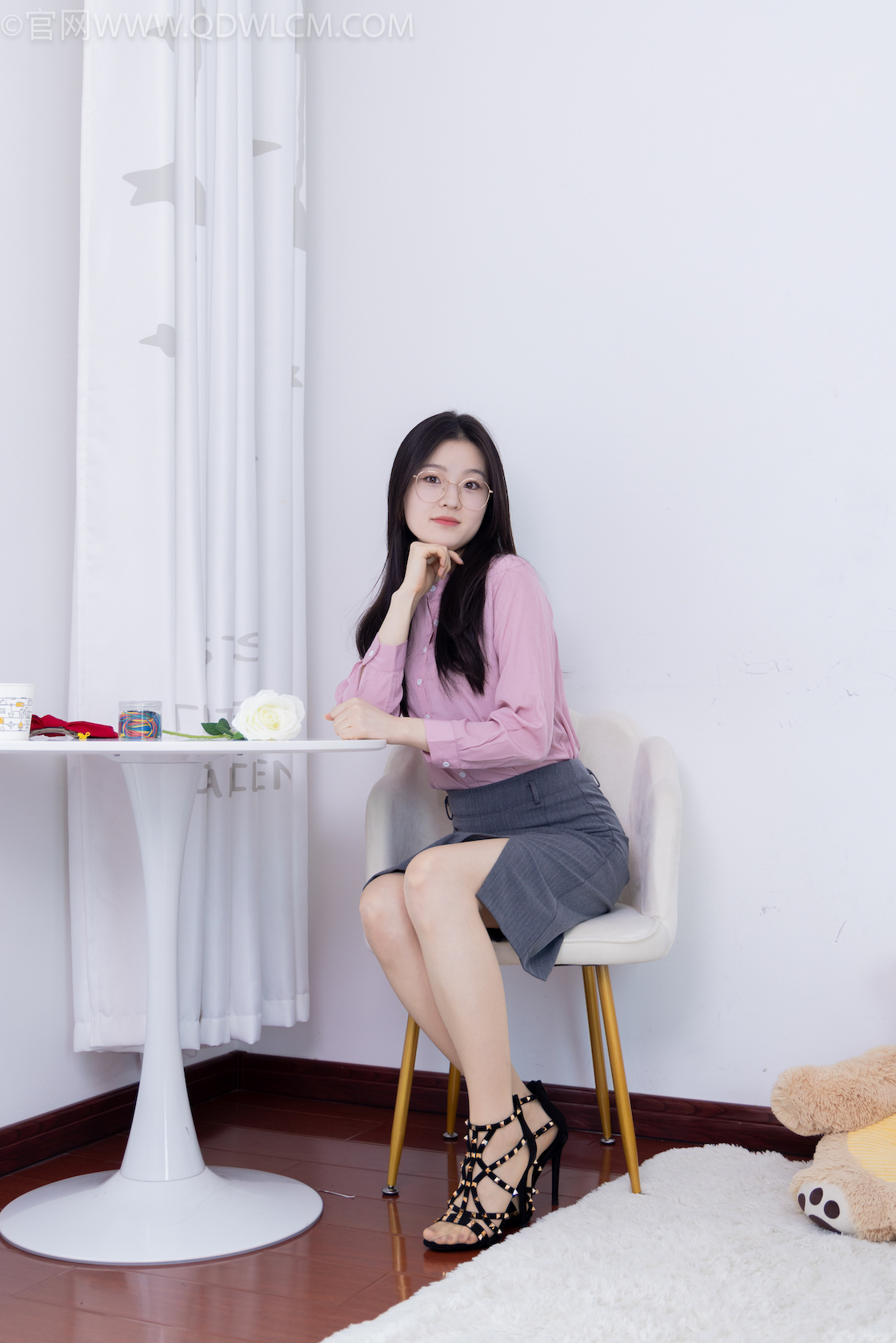 资讯|物恋传媒 &#8211; NO.1996期 《青柠》 三双高跟鞋，肉丝[脚尖微加固款]，裸足[红色指甲油]，物恋摄影映画摄影作品