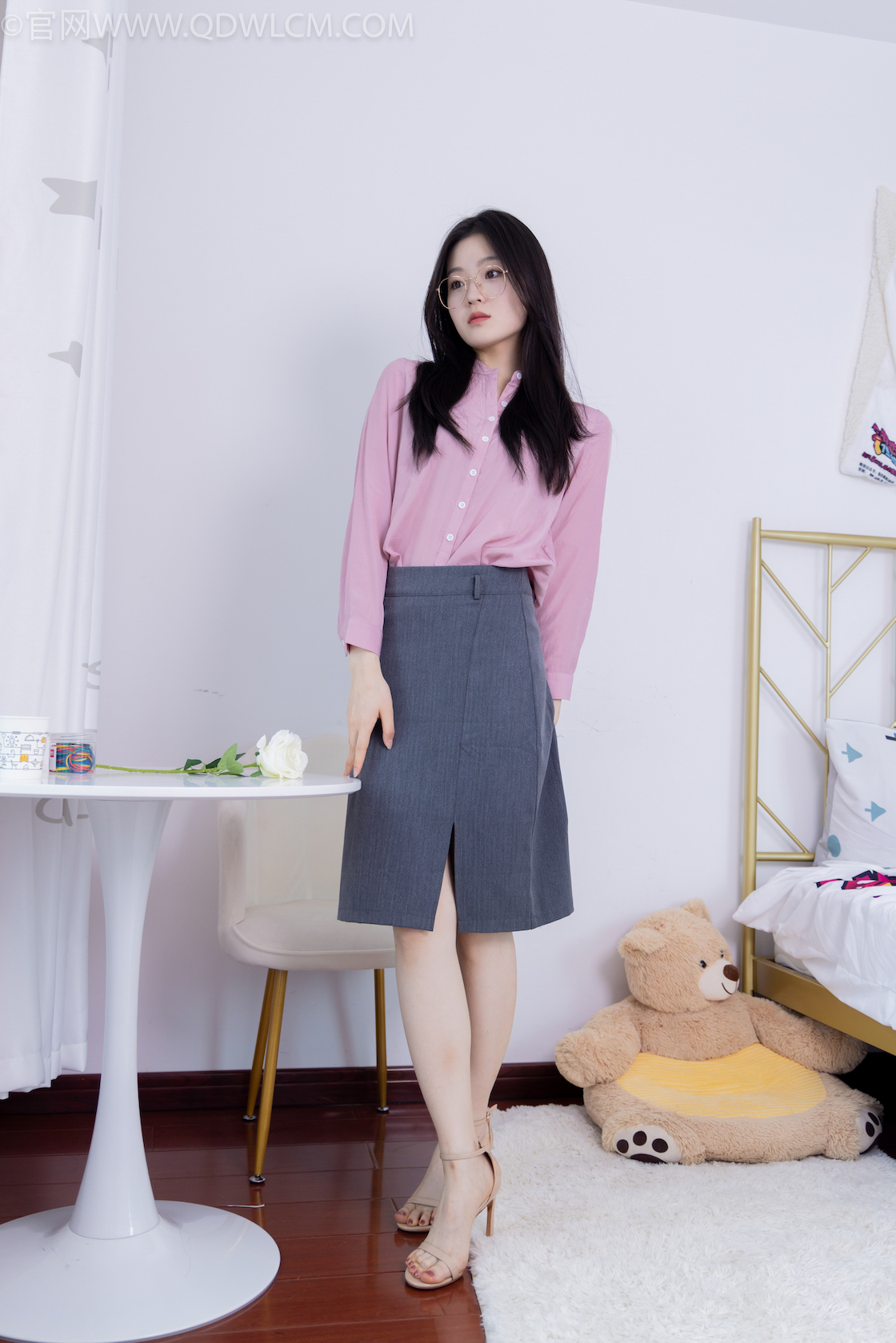 资讯|物恋传媒 &#8211; NO.1996期 《青柠》 三双高跟鞋，肉丝[脚尖微加固款]，裸足[红色指甲油]，物恋摄影映画摄影作品