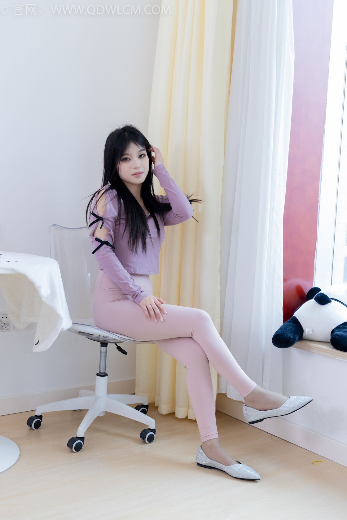 资讯|物恋传媒 &#8211; NO.1993期 《闪闪》 平底鞋，板鞋，灰丝[脚尖加固款]，瑜伽裤裤里丝