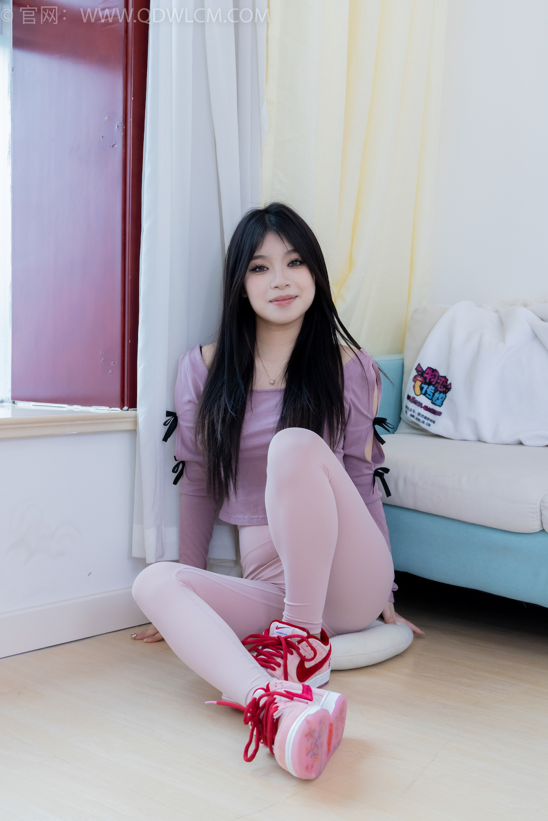 资讯|物恋传媒 &#8211; NO.1993期 《闪闪》 平底鞋，板鞋，灰丝[脚尖加固款]，瑜伽裤裤里丝