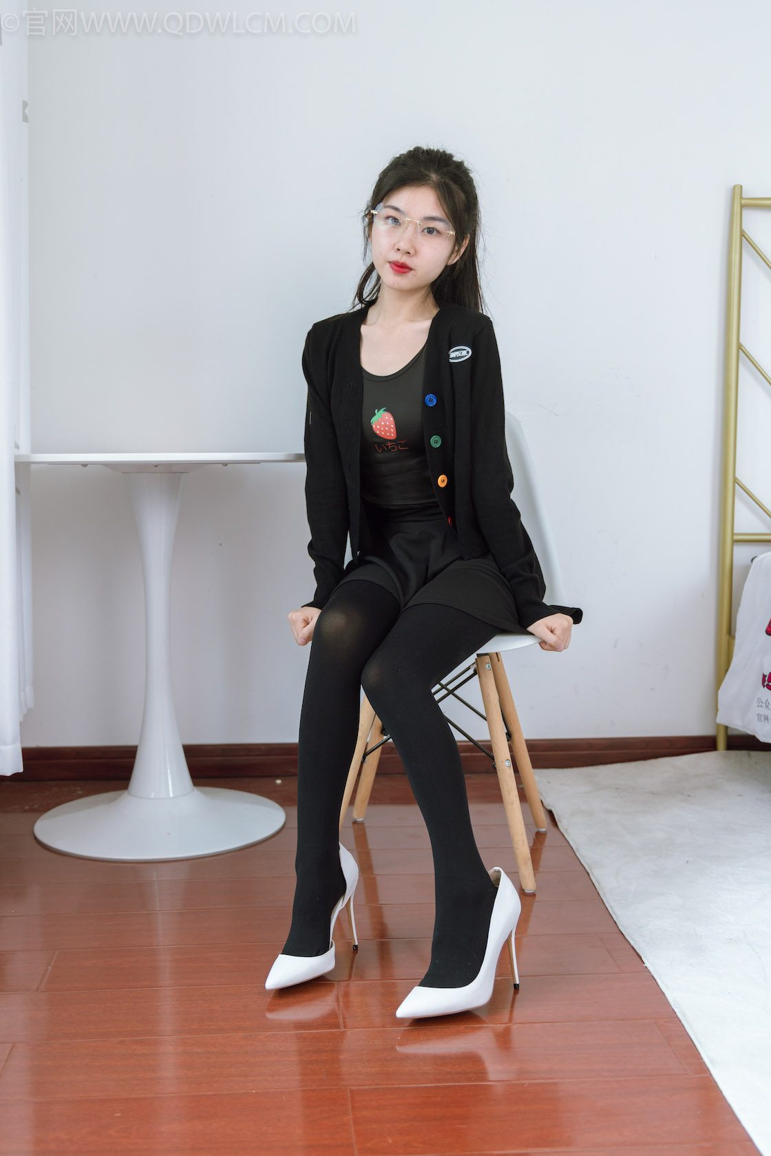 资讯|物恋传媒 &#8211; NO.1137期 《米米》 高跟鞋，厚黑丝，皮筋绑脚剧情