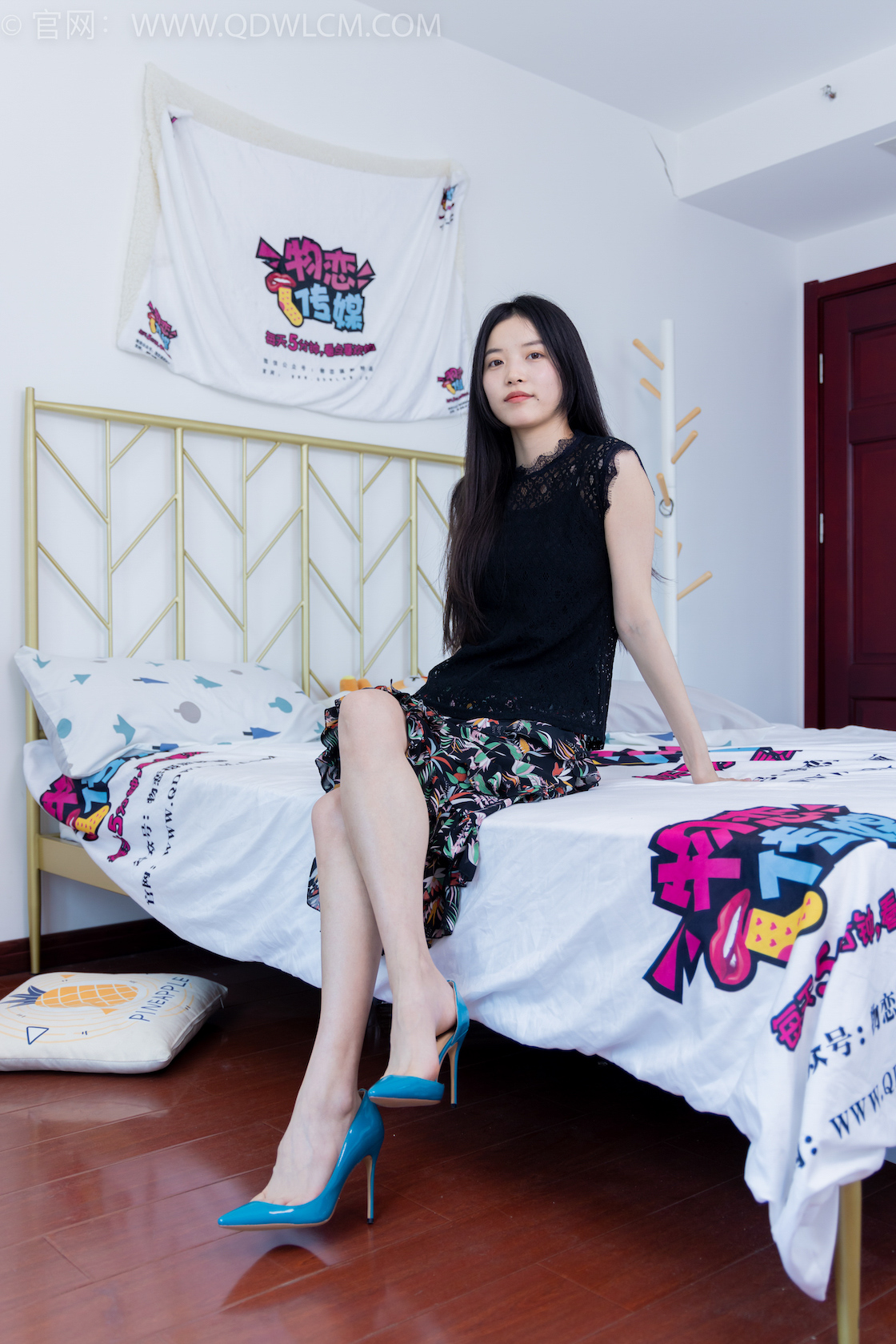 资讯|物恋传媒 &#8211; NO.1590期 《茯苓》 三双高跟鞋，肉丝[脚尖微加固款]，裸足