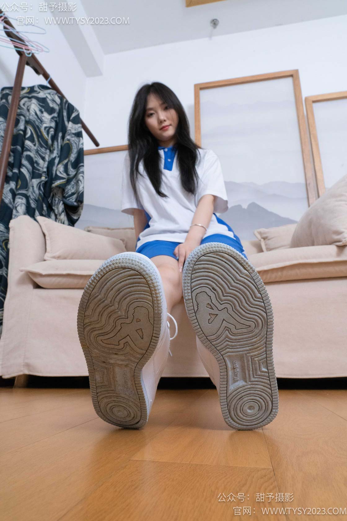 资讯|甜予摄影 &#8211; NO.080期 《璇璇》 校服，板鞋，裸足，光脚踩小西红柿葡萄的剧情