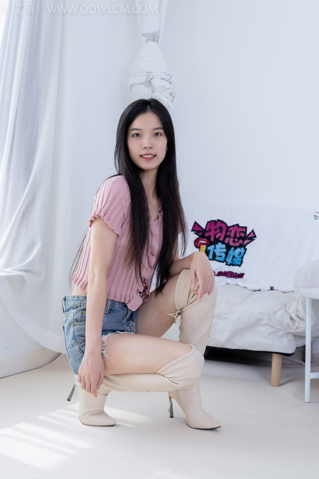 资讯|物恋传媒 &#8211; NO.2023期 《茯苓》 高跟长靴，短白棉袜，裸足，物恋传媒，物恋摄影映画