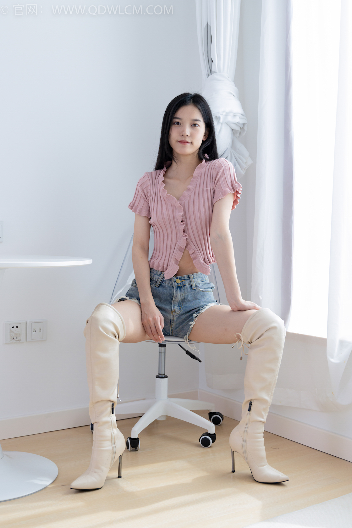 资讯|物恋传媒 &#8211; NO.2023期 《茯苓》 高跟长靴，短白棉袜，裸足，物恋传媒，物恋摄影映画