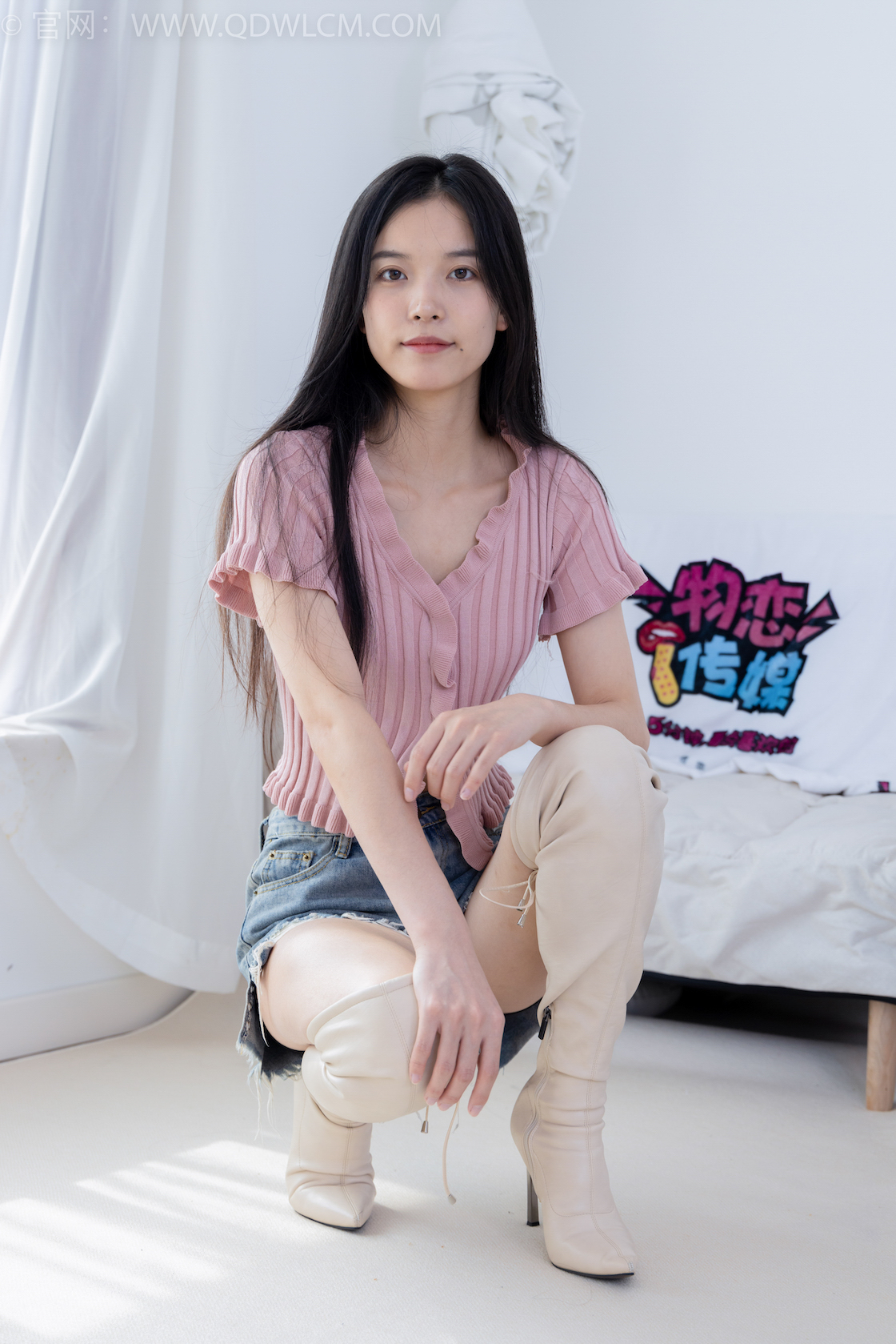 资讯|物恋传媒 &#8211; NO.2023期 《茯苓》 高跟长靴，短白棉袜，裸足，物恋传媒，物恋摄影映画