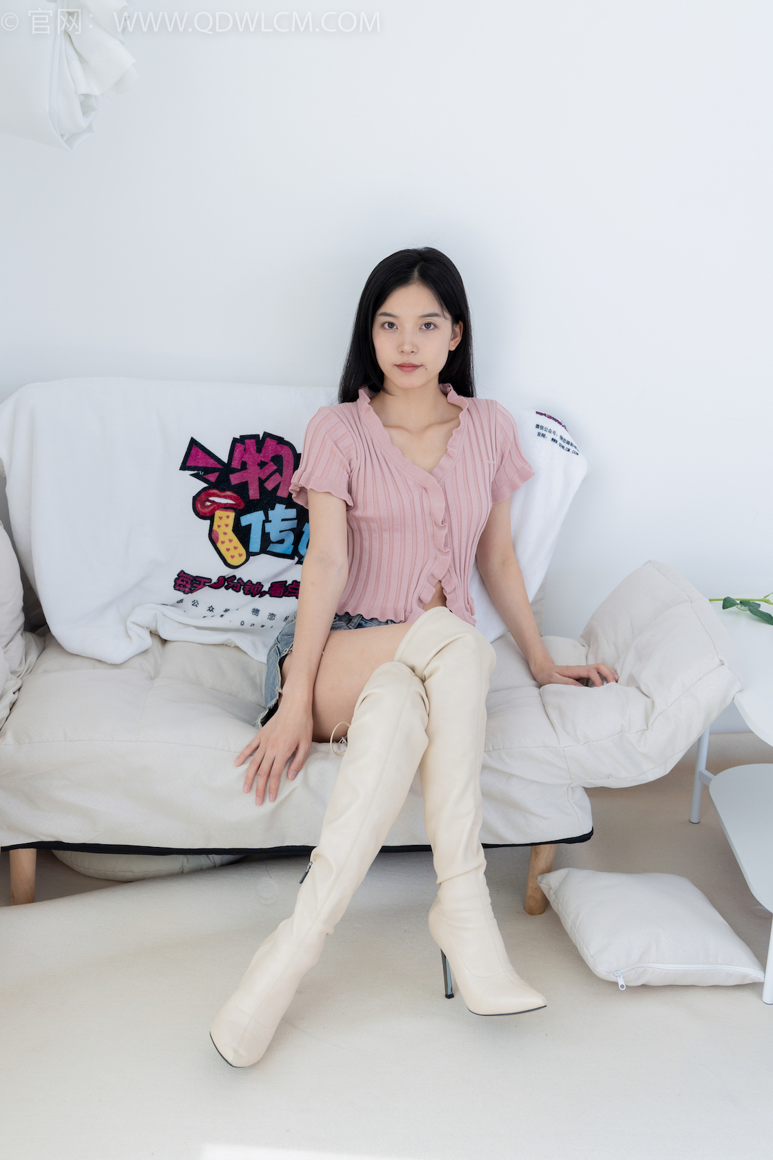 资讯|物恋传媒 &#8211; NO.2023期 《茯苓》 高跟长靴，短白棉袜，裸足，物恋传媒，物恋摄影映画