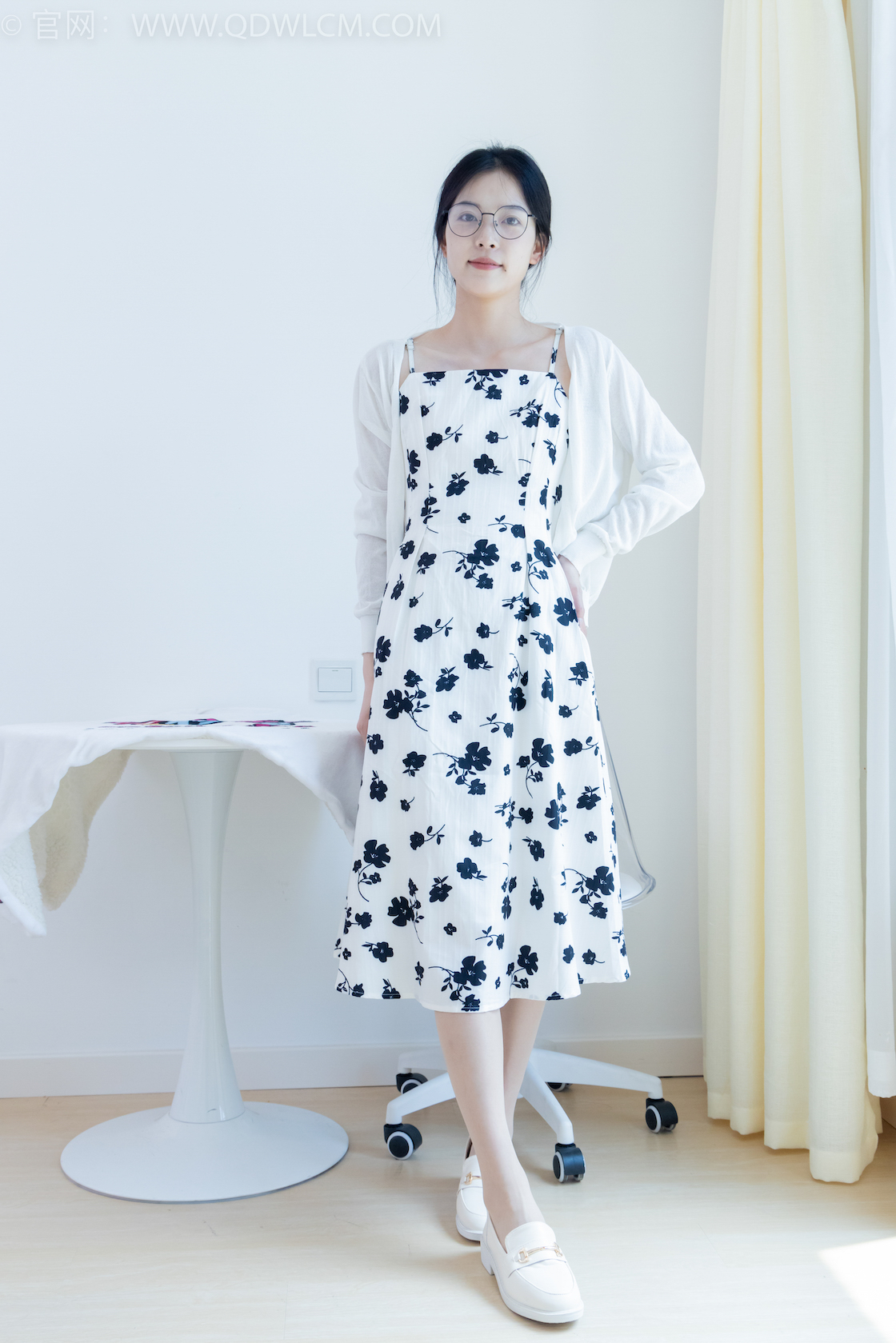 资讯|物恋传媒 &#8211; NO.2063期 《茯苓》 皮鞋，肉丝[脚尖加固款]，裸足，瑜伽动作老头乐挠脚剧情