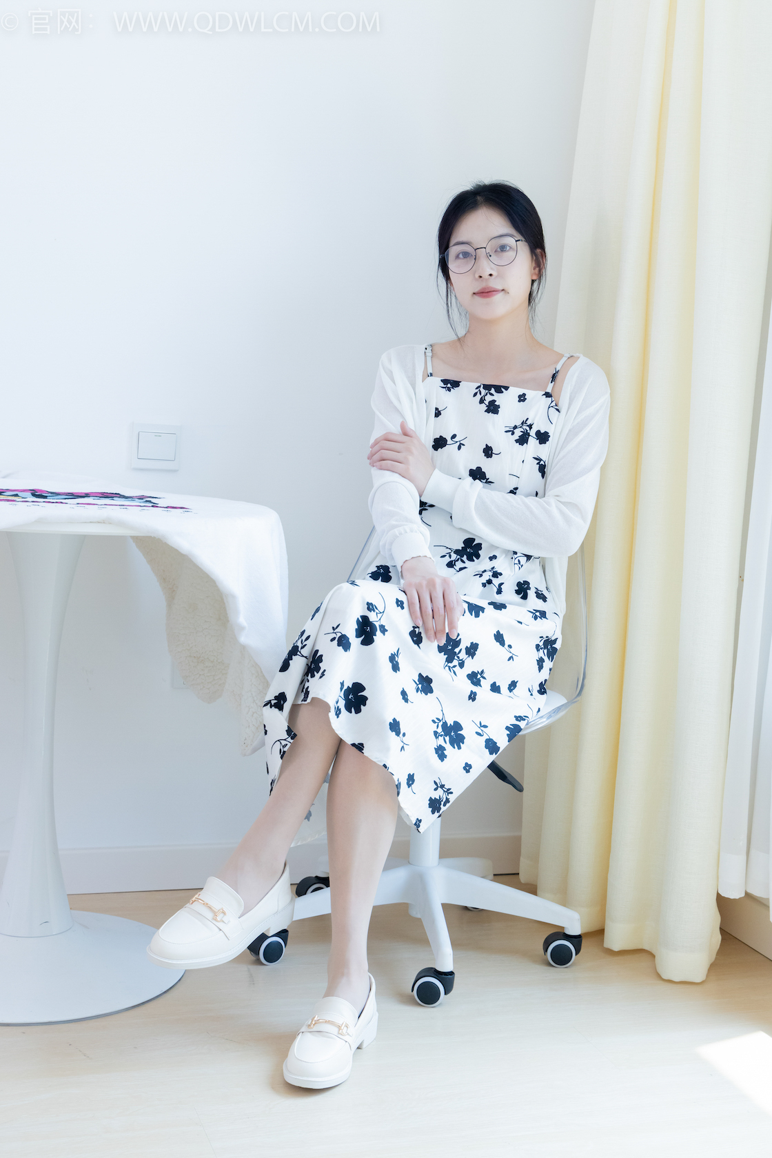 资讯|物恋传媒 &#8211; NO.2063期 《茯苓》 皮鞋，肉丝[脚尖加固款]，裸足，瑜伽动作老头乐挠脚剧情