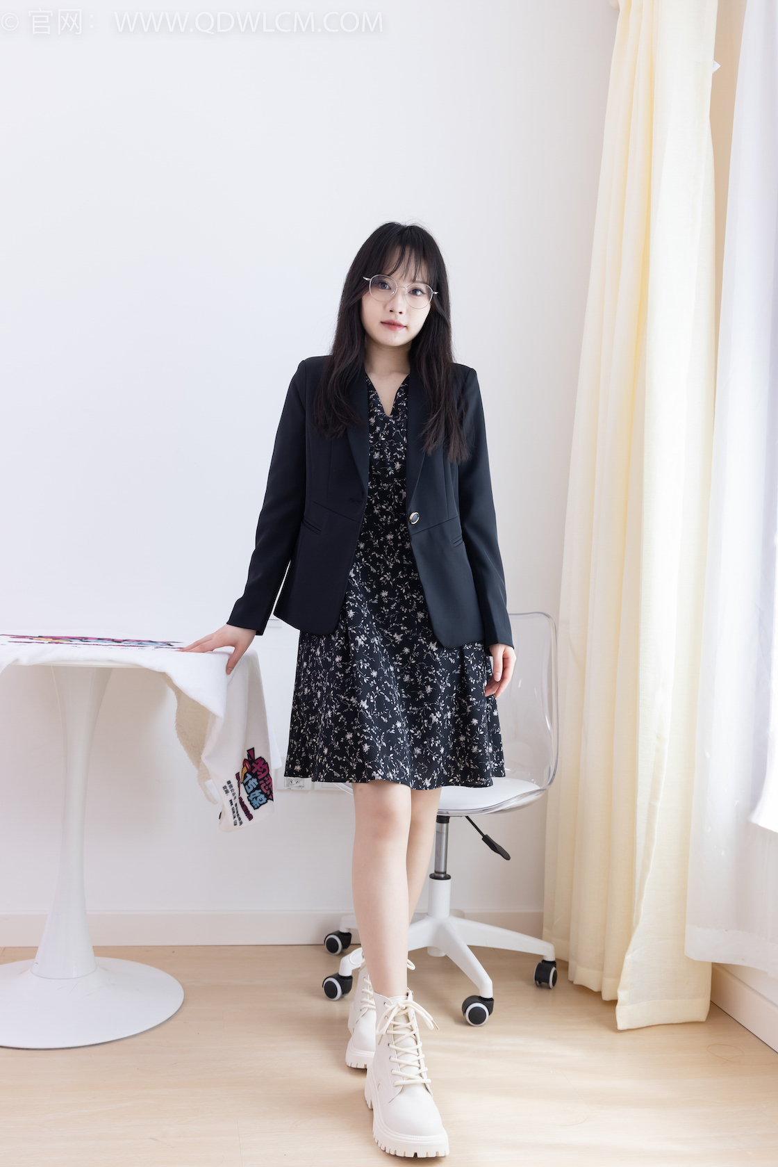 资讯|物恋传媒 &#8211; NO.2065期 《小酒》 短靴，肉丝[脚尖加固款]，老头乐挠脚剧情，物恋传媒，物恋摄影映画