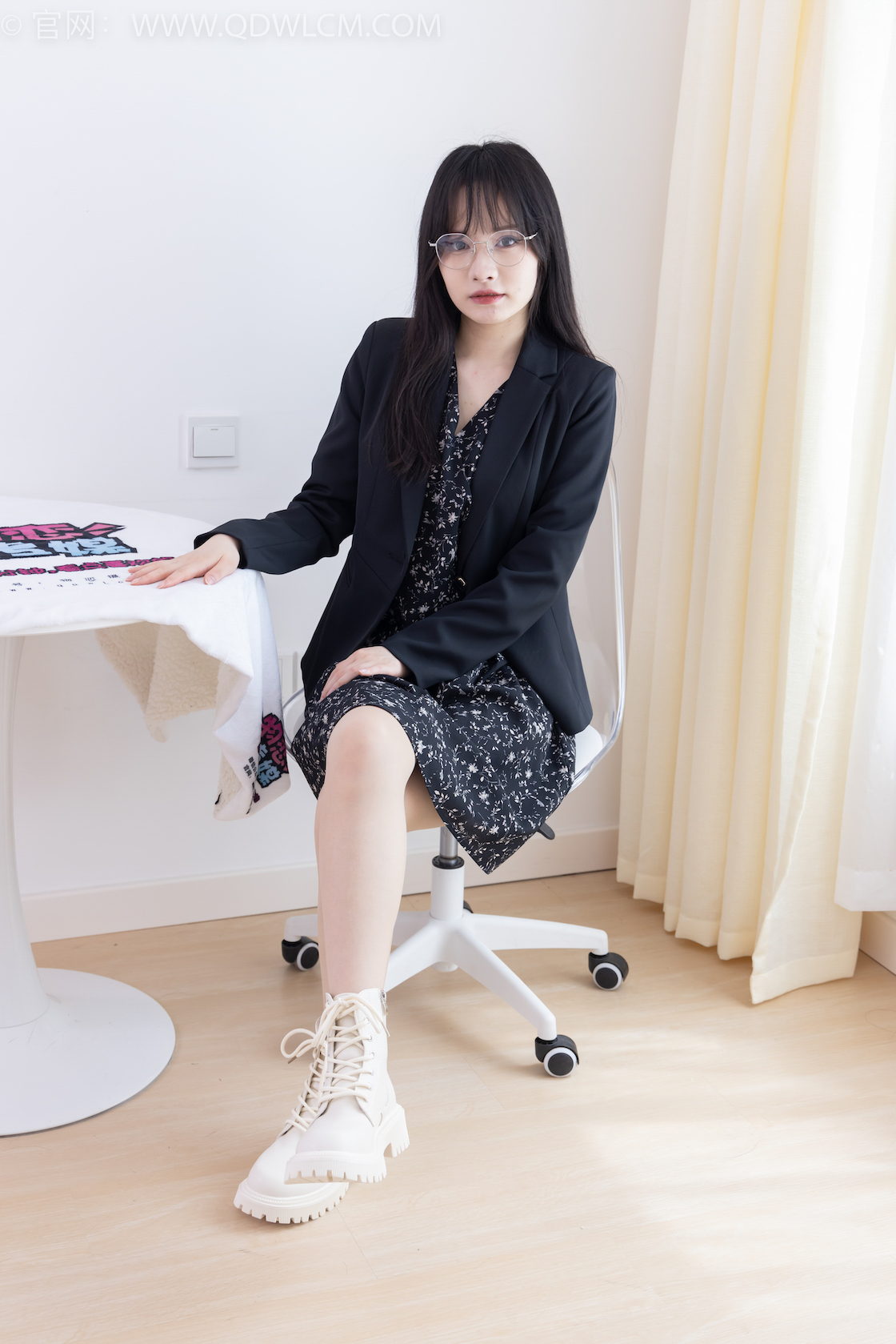 资讯|物恋传媒 &#8211; NO.2065期 《小酒》 短靴，肉丝[脚尖加固款]，老头乐挠脚剧情，物恋传媒，物恋摄影映画