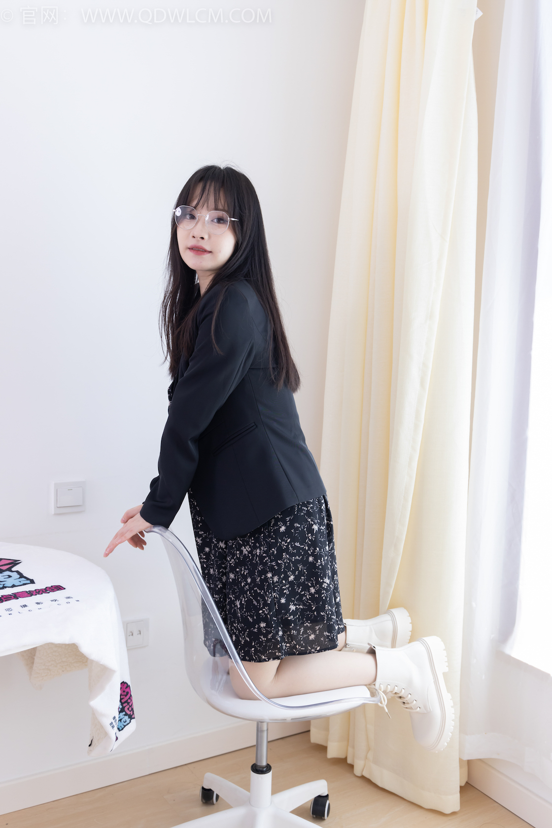 资讯|物恋传媒 &#8211; NO.2065期 《小酒》 短靴，肉丝[脚尖加固款]，老头乐挠脚剧情，物恋传媒，物恋摄影映画