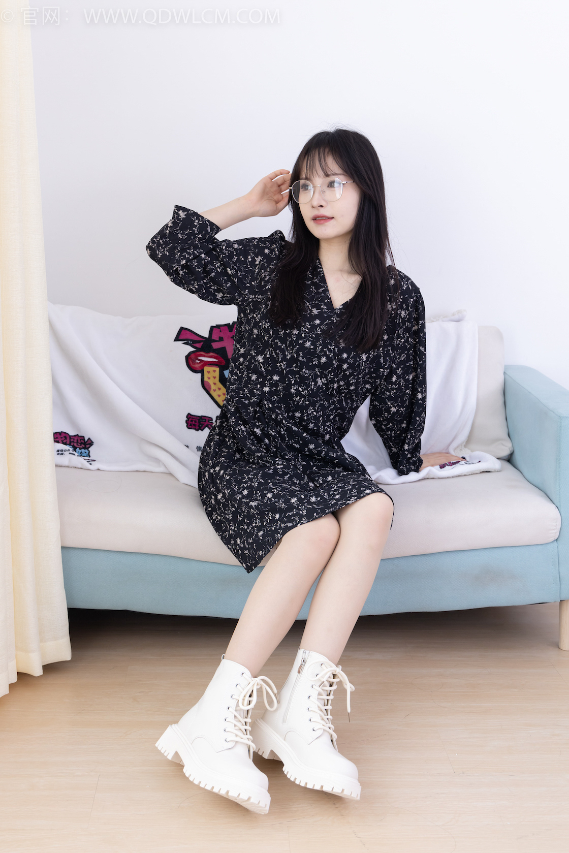 资讯|物恋传媒 &#8211; NO.2065期 《小酒》 短靴，肉丝[脚尖加固款]，老头乐挠脚剧情，物恋传媒，物恋摄影映画