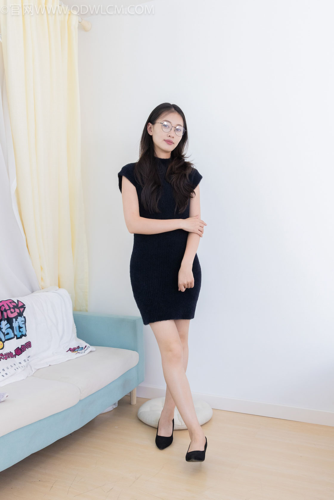资讯|物恋传媒 &#8211; NO.2115期 《小优》 高跟鞋，厚黑丝，裸足，物恋传媒摄影作品